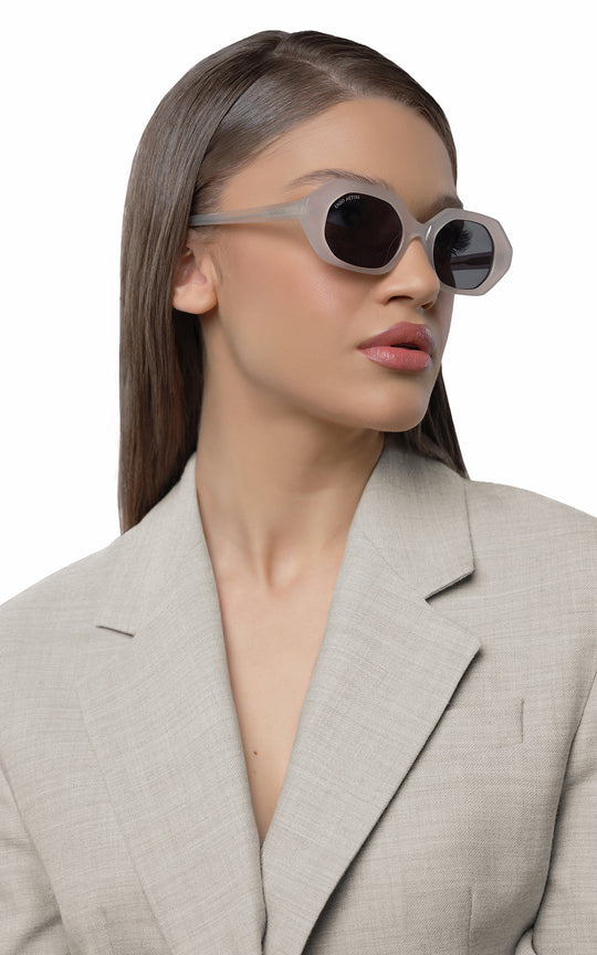 Santorini / Beige GY + Dark Black Lens.