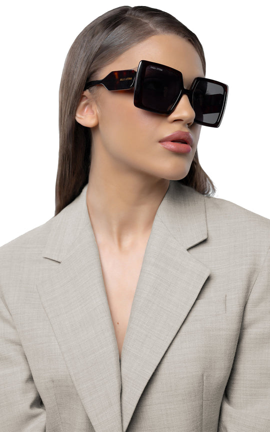 La Scala / Tortoise Red + Dark Black Lens.