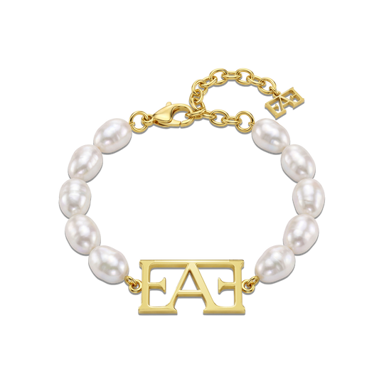 Statement Pearl Bracelet.