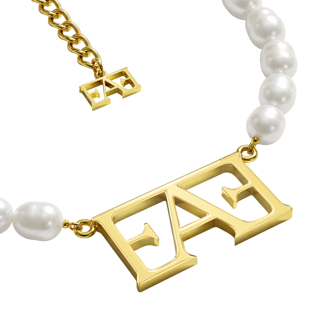 Statement Pearl Necklace.