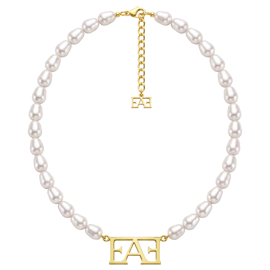 Statement Pearl Necklace.