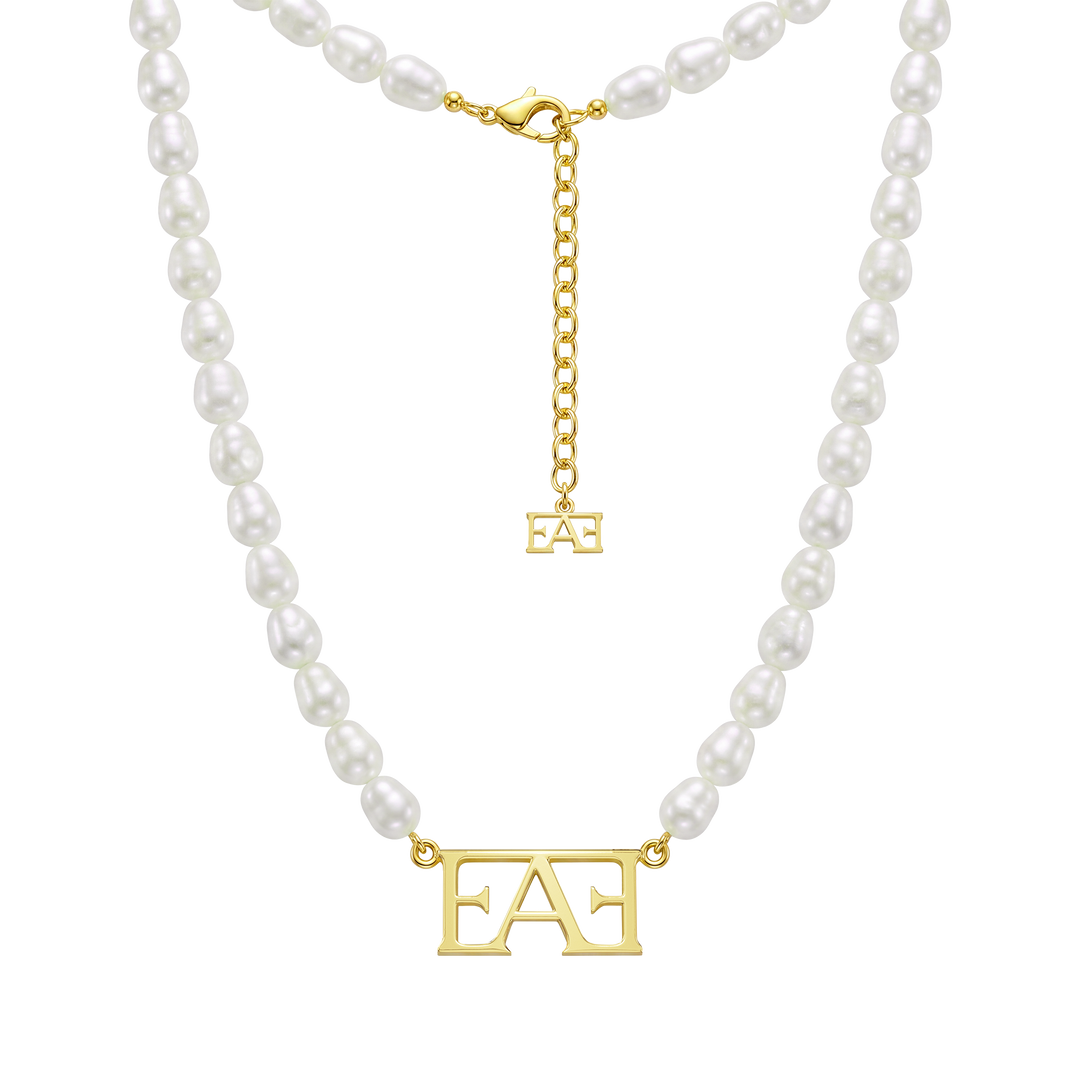 Statement Pearl Necklace.