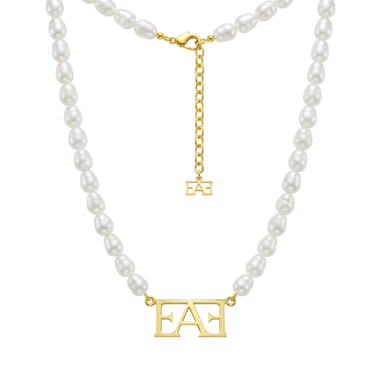 Statement Pearl Necklace.