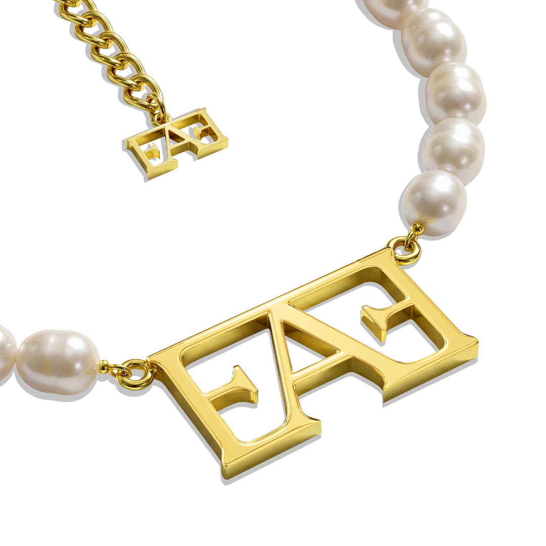 Statement Pearl Necklace.