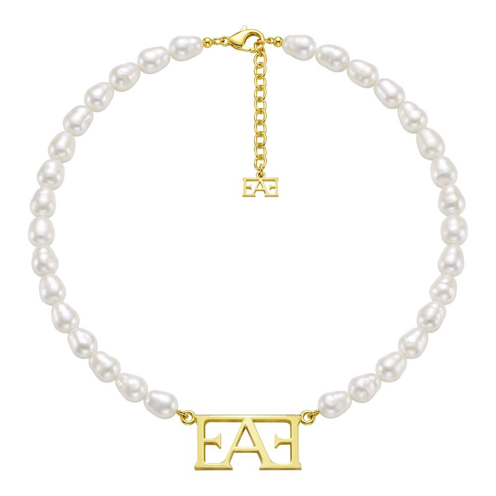 Statement Pearl Necklace.